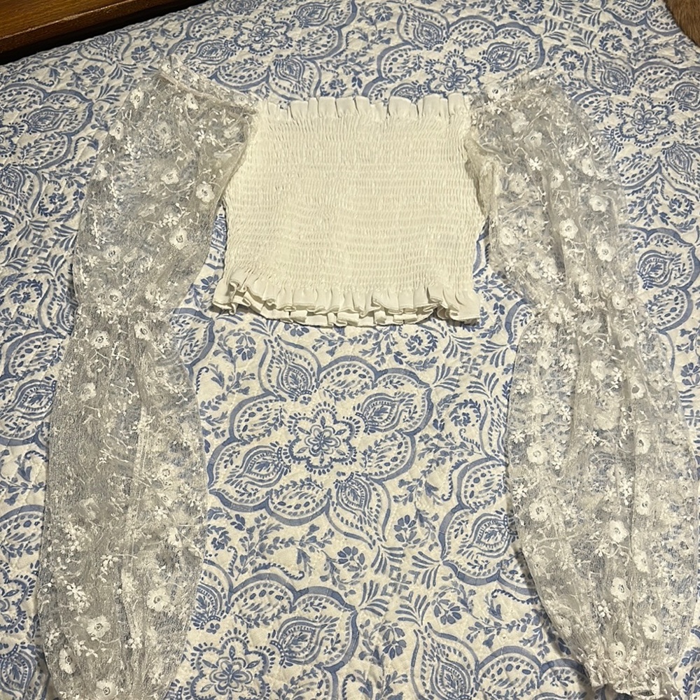 SHEIN White Lace Sleeve Crop Top